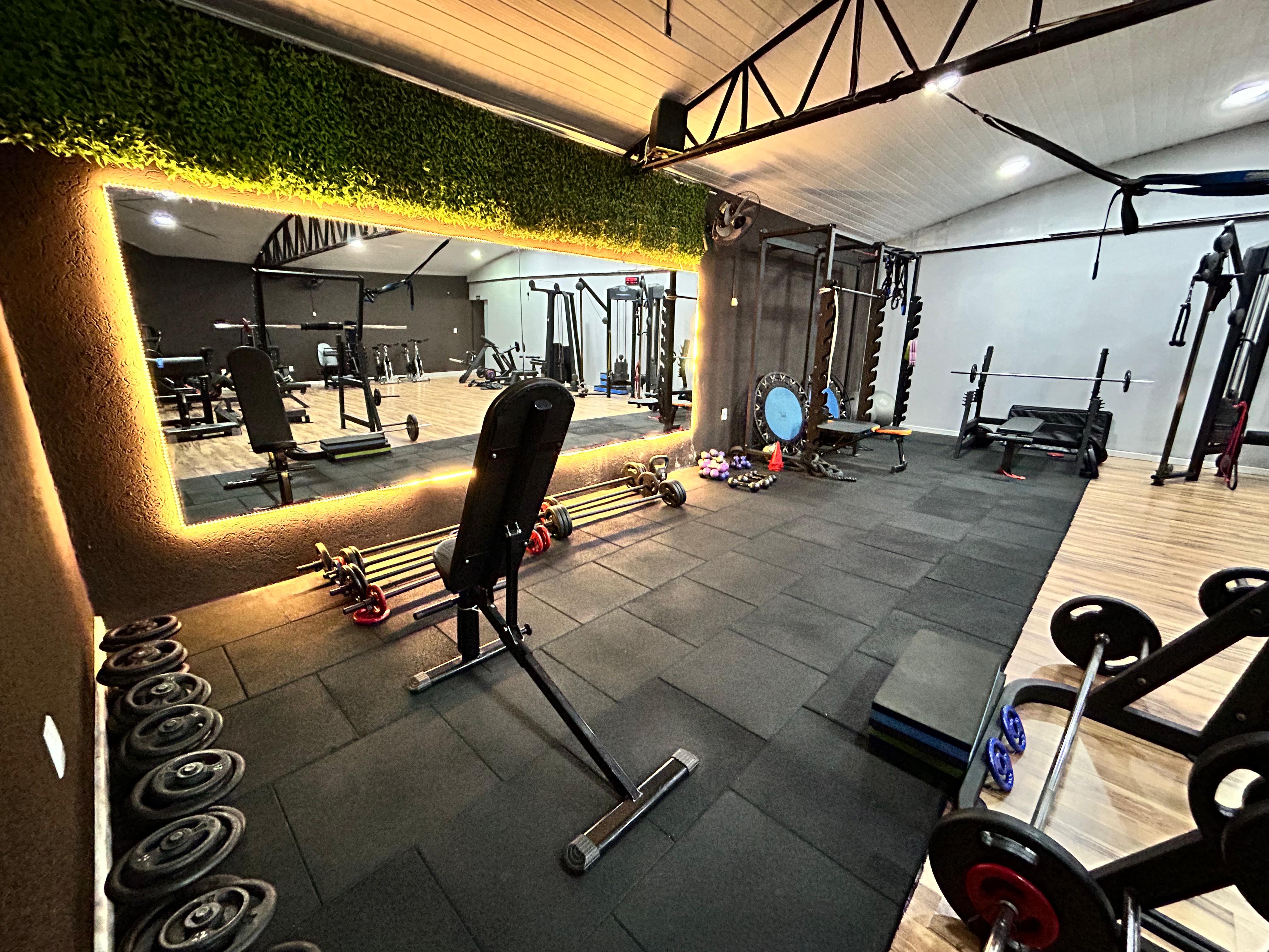 imagem interior da academia de Vinhedo